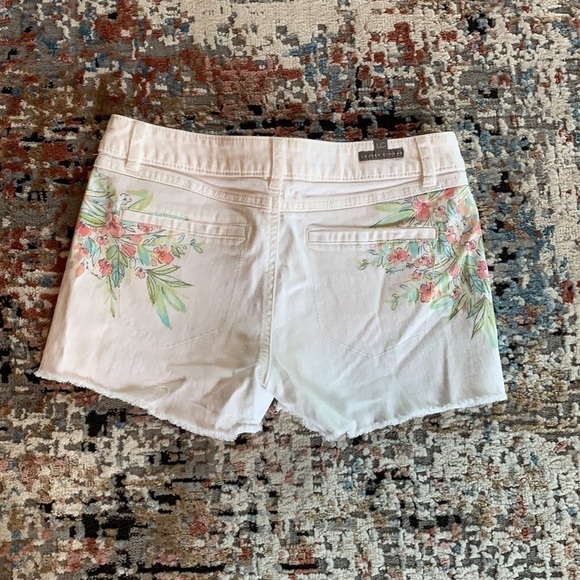 3-$30 Lauren  Conrad size 6 Jean shorts - Picture 3 of 3